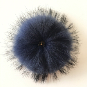 Vente en gros de pompons détachables en fourrure de renard pelucheux à encliqueter boule de fourrure de raton laveur pour bonnet, chapeaux, accessoires de vêtement en peau - Product Image 4
