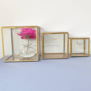 Joyero cuadrado de latón y vidrio para almacenamiento y decoración - Product Image 1