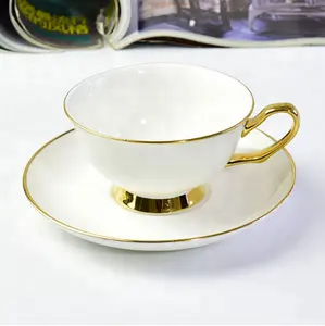Toptan beyaz kemik çini seramik altın jant ile içermez kaşık kahve çay bardağı ve altlık seti