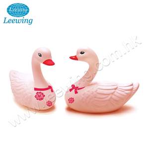 Décoration de mariage En Caoutchouc Noir Cygne Flottant - Product Image 5