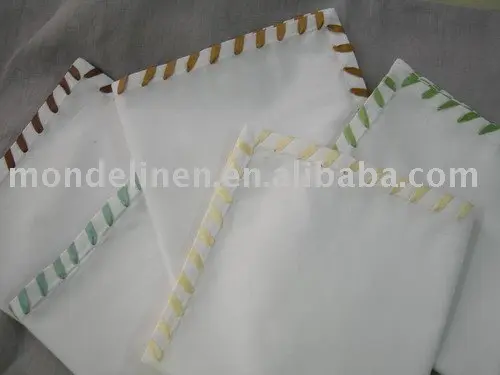 Ropa de mesa servilletas con cinta mano borde