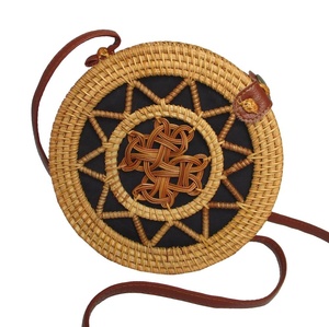 Bolso Hobo Redondo de Ratán Ahumado de Vietnam al por Mayor con Forro de Lino, Correa Individual y Cierre con Patrón para Mujer - Product Image 3