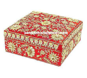 Caja de joyería bordada a mano, regalo de Navidad - Product Image 1