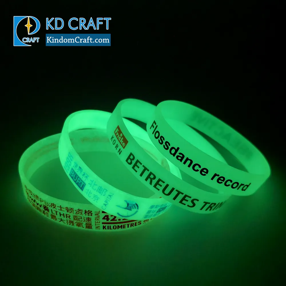 Di alta qualità nessun minimo personalizzato logo inciso riempito di colore luminoso glow braccialetti in silicone