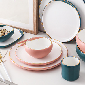 Amerikaanse Luxe Unieke Ontwerp Bruiloft Servies Sets Geglazuurd Porselein Mat Roze En Groene Keramische Diner Set