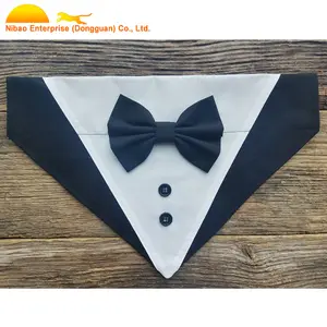 Tuxedo hond bandana zwart-wit custom kleuren bowtie over de hond kraag