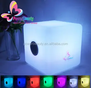 Illuminazione segue con la musica di colore che cambia LED cube speaker con Bluetooth