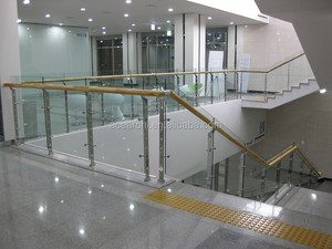 Rambarde intérieure en <span class=keywords><strong>bois</strong></span>, <span class=keywords><strong>balustrade</strong></span> en verre <span class=keywords><strong>pour</strong></span> escalier, vente en gros - Product Image 2