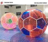 Rouleau flottant à l'intérieur de la boule d'eau gonflable