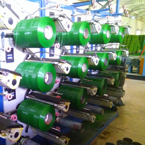 Akıllı çalışma otomatik PP HDPE polipropilen sentetik suni çim düz iplik üretim makine hattı