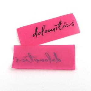 Ropa etiqueta fabricante personalizado pantalla impreso el logotipo de la marca pequeña Rosa Suave TPU etiquetas para prendas de vestir - Product Image 4