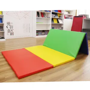 Tapis de gymnastique pliable personnalisé, tapis d'atterrissage coloré à cinq plis