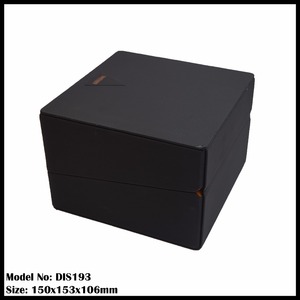 Caja de reloj de lujo para hombre, modelo 2017, con patrón de cuero y placas metálicas cosidas. - Product Image 3