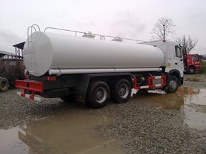 Cina nuova o usata HOWO 20,000 litri 5000 gallone 4*2 6x4 <span class=keywords><strong>camion</strong></span> <span class=keywords><strong>cisterna</strong></span> di consegna dell'<span class=keywords><strong>acqua</strong></span> <span class=keywords><strong>camion</strong></span> <span class=keywords><strong>cisterna</strong></span> - Product Image 6