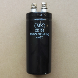 2 Condensatori Elettrolitici 1000uF 100V – 18x35mm – Radiali – Senza Marca