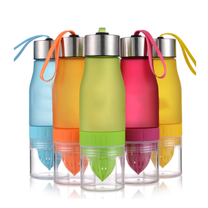 Bán Buôn Tùy Chỉnh Quảng Cáo Quà Tặng Sáng Tạo LOGO Đầy Màu Sắc Frosted Nhựa Chanh Trái Cây Chai Nước Chanh Máy Ép Trái Cây - Product Image 6