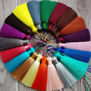 Muestra gratis 1000 colores 8cm grandes <span class=keywords><strong>borlas</strong></span> <span class=keywords><strong>de</strong></span> seda <span class=keywords><strong>de</strong></span> la joyería 100% rayón borla <span class=keywords><strong>de</strong></span> seda 1,2 cm diámetro para decoración - Product Image 1