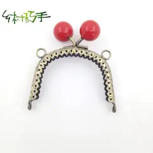 China Direct Supplier 7.5*5.5cm Candy Color Kiss Lock Metal Clasp Frame