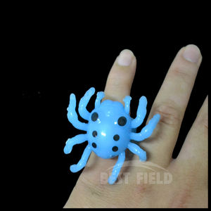 Anillo LED intermitente de araña de Halloween hecho de material de PVC duradero - Product Image 3