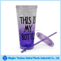 Mug en plastique à double paroi avec paille, à conserver au congélateur