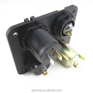 Chargeur de <span class=keywords><strong>voiture</strong></span> 12V 4-en-1 à montage sur panneau avec double <span class=keywords><strong>prise</strong></span> <span class=keywords><strong>USB</strong></span> et voltmètre - Product Image 4