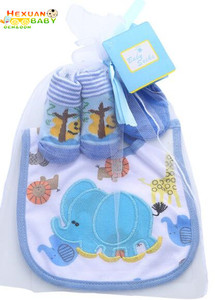 Chaussettes pour bébé 3 en 1 100% coton avec bavoirs, gants et mitaines avec fermeture à boutons - Product Image 3