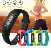 2018 nouveaux produits de Promotion podomètre montre numérique compteur de pas montres de Sport pour enfants/homme/femme