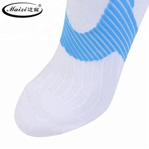 Chaussettes de sport personnalisées avec logo, blanc, antidérapant, football, hommes, femmes, compression 20-30 mmhg, vente en gros - Product Image 4