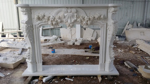 Cornice per Caminetto in Marmo Italiano per Decorazione di Castelli e Palazzi - Product Image 3