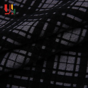 Tissu en polyester, rayonne et élasthanne à carreaux gris noir, texture floquée Ponte Roma du Japon - Product Image 4