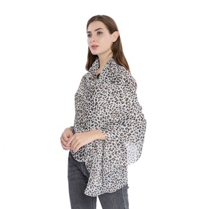 <span class=keywords><strong>Sciarpa</strong></span> da Spiaggia per <span class=keywords><strong>Donna</strong></span> Molto Venduta in Europa, Protezione Solare Estiva, Stampa <span class=keywords><strong>Leopardata</strong></span>, <span class=keywords><strong>Sciarpa</strong></span> in Seta - Product Image 2