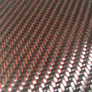 Fil rouge mélangé avec du fil métallique en sergé de fibre de carbone