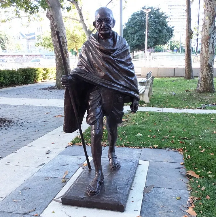 Famosa escultura de jardín, artesanía de metal, estatua India de bronce mahatma manhi