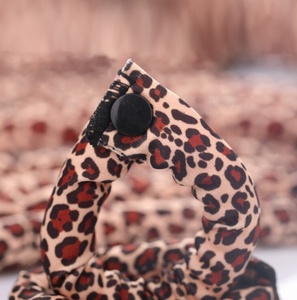 Bộ Con Lăn Tóc Bằng Bọt Biển Bán Chạy Thời Trang Con Lăn Tóc Không Chịu Nhiệt Dụng Cụ Uốn Tóc In Họa Tiết Da Báo Có Chốt - Product Image 6