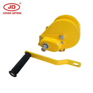 Hand lift and drag mini hand winch with two-way ratchet - Product Image 1