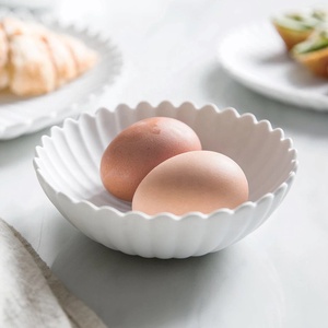 Assiette <span class=keywords><strong>en</strong></span> porcelaine blanche unie <span class=keywords><strong>en</strong></span> céramique de mariage <span class=keywords><strong>en</strong></span> forme de tournesol <span class=keywords><strong>en</strong></span> relief Offre Spéciale d'usine - Product Image 5