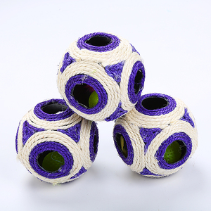 Six Trous Chat Jouets Sisal Gratter Balle Chat Jouets Avec Petite Boule À L'intérieur - Product Image 3