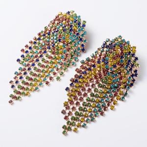 Luxe arc-en-ciel <span class=keywords><strong>cristal</strong></span> <span class=keywords><strong>d</strong></span>éclaration boucles <span class=keywords><strong>d</strong></span>'oreilles lustre strass <span class=keywords><strong>cristal</strong></span> frange gland balancent boucles <span class=keywords><strong>d</strong></span>'oreilles grande fête <span class=keywords><strong>mariage</strong></span> boucles <span class=keywords><strong>d</strong></span>'oreilles - Product Image 2