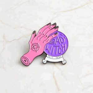 Fabricación de alta calidad, venta al por mayor, creativo, barato, mala bruja, Gato Negro, alfileres, insignia, personalizado, esmalte suave, Metal, dibujos animados, Pin de solapa - Product Image 4