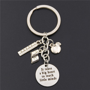 Portachiavi per insegnanti: è necessario un grande cuore per insegnare alle piccole menti un portachiavi in metallo alla moda per il <span class=keywords><strong>regalo</strong></span> della festa degli insegnanti - Product Image 2