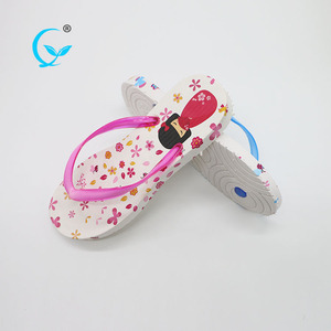 Fábricas en China la nueva señora en relieve logotipo barato mujeres <span class=keywords><strong>anime</strong></span> chanclas zapatillas Sandalias - Product Image 6