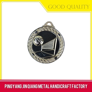 Feature régional fer laiton remorqueur guerre sport médaille de métal - Product Image 3