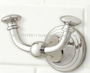 Crochet mural en aluminium fait main avec design en métal élégant pour la décoration intérieure - Product Image 1