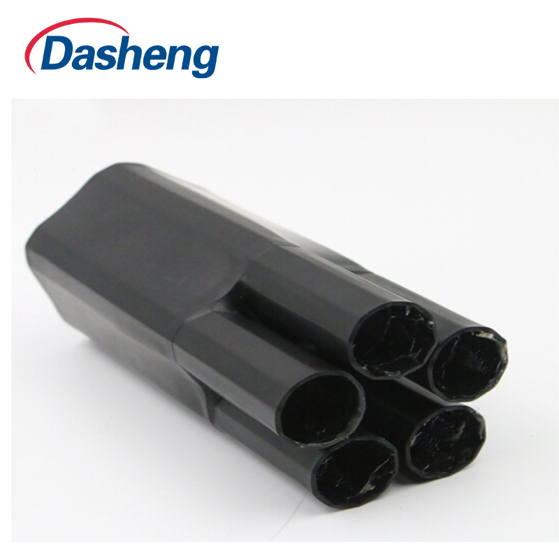 Термоусадочный кабель с клейким полиэтиленовым кабелем, соединяющим 3 жилы