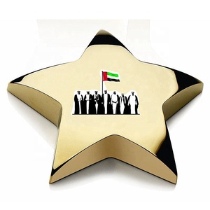 تصميم مخصص على شكل نجمة الإمارات العربية المتحدة الصقر والسبعة أشخاص مطلية بالذهب سبائك الزنك المعدنية ثقالة الورق - Product Image 2