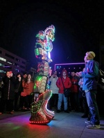 LED usable gigante 3D disfraz DJ iluminar Robots traje Stilter Glow Robot 1 pieza rendimiento Walker para adultos burbuja + cartón
