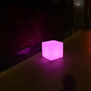 Meuble d'extérieur étanche pour bar et salon chaise à dés illuminée RVB à changement de couleur en plastique 3d led cube lumineux