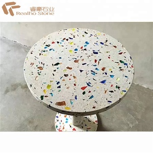 Table en <span class=keywords><strong>terrazzo</strong></span> avec dessus en verre blanc/bleu/rouge - Product Image 1