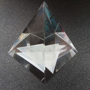 Pirámide Egipcia <span class=keywords><strong>de</strong></span> Cristal con Grabado Personalizado y Pantalla Holográfica - Product Image 5