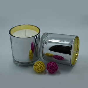 Bougie parfumée en cire de soja pure biologique, parfum d'intérieur raffiné, cadeau dans un bocal en verre de couleur argentée - Product Image 3